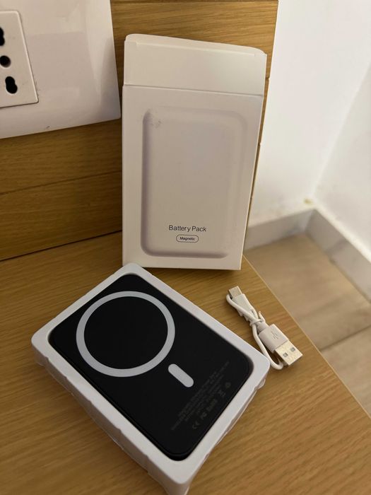 Baterie externa MagSafe, 10000mAh, incarcare wireless, cablu USB-C, noua