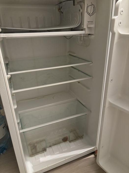 Продам холодильник на запчасти