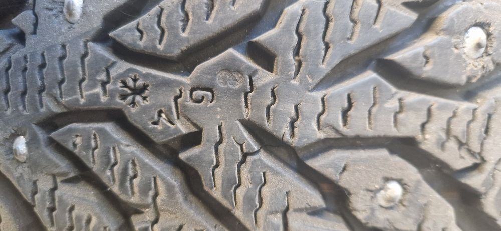 Nokian Hakkapelitta 9 215/60/16
