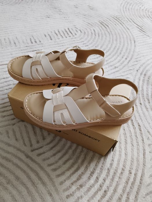 Продам новые босоножки