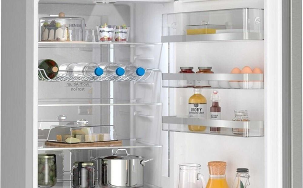 Хладилник с фризер SIEMENS KG39NAIAT