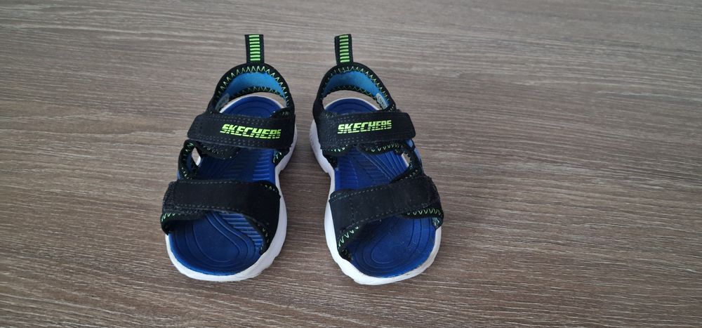 Încălțăminte Skechers băieți – mărimea 22 – foarte puțin purtate