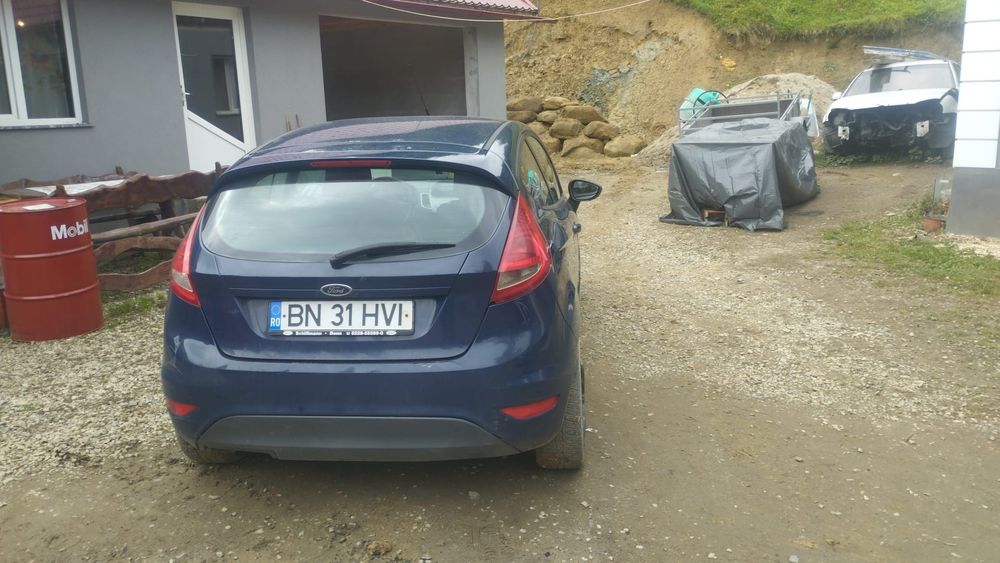 Vând Ford Fiesta