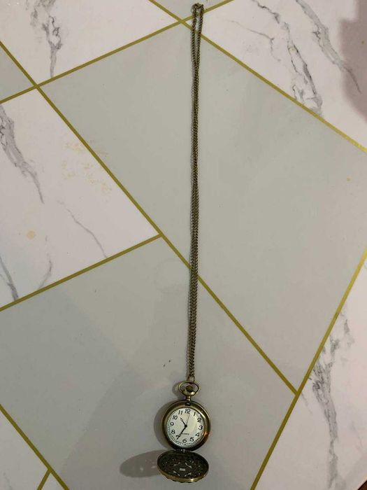 Срочно продается часы на цепочке