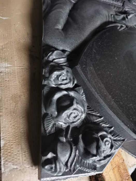 Sculpturi lucrate manual , cruci ,morminte