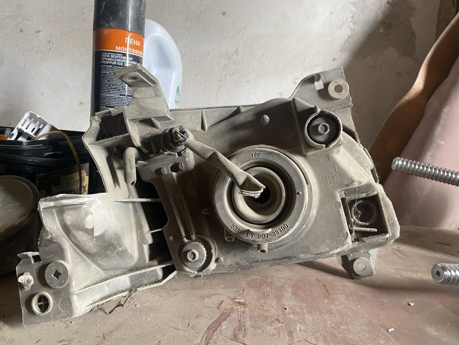 Фара Мазда МПВ 2000г