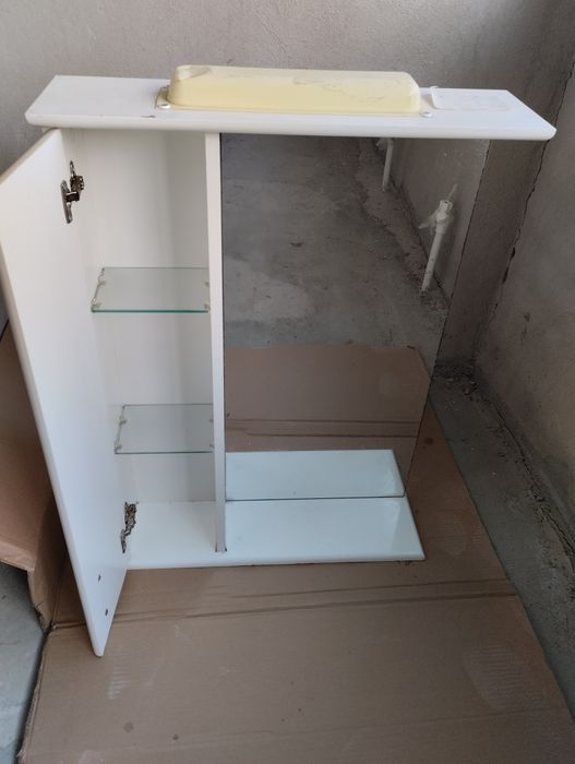 Шкаф с зерколом для ванны