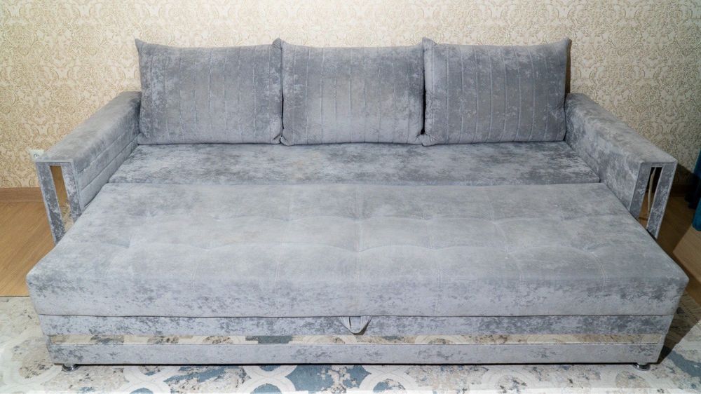 Диван прямой раскладной серый