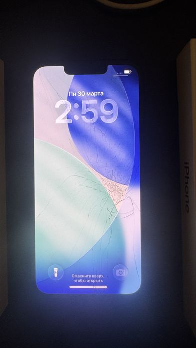 Iphone 13 с разбитым экраном