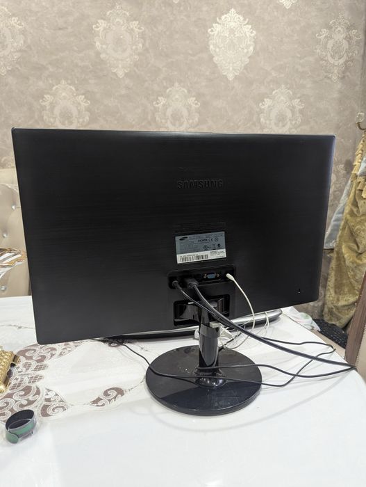 Монитор Samsung модель: S23C350H