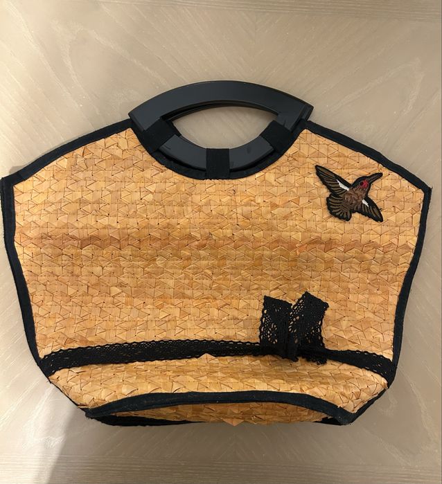 Сумка из листьев пальмы.