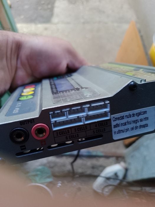 Încărcător bateria universal