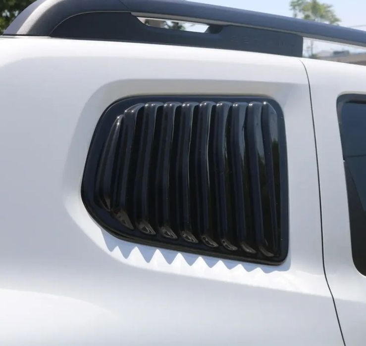 Ornamente / Protecții Geam Spate Dacia Duster 2