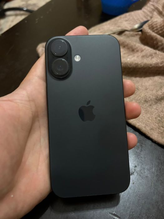 iPhone 16 с гарантии