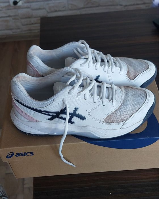ASICS -incaltaminte pentru sport , in special TENIS