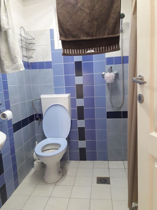 Închiriez apartament cu 2camere la  et 1