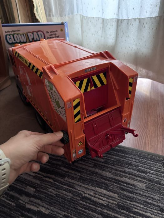 Голям Боклукчийски камион и Дъсти събирача