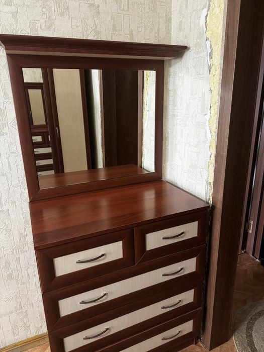 Продам спальный гарнитур