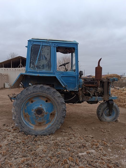 Traktor bar satiladi