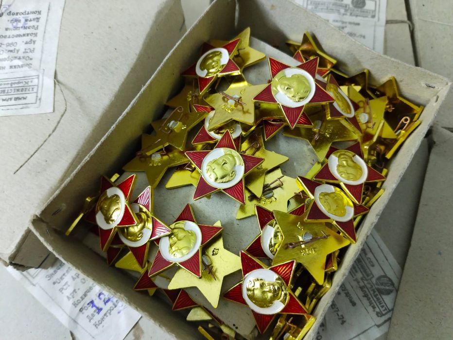 Статуэтки , значки Юг