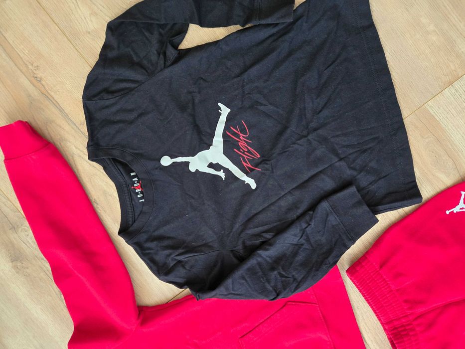 Комплект  от две части Nike Jordan  и блуза