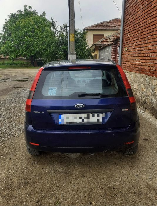 Продавам Форд Фиеста