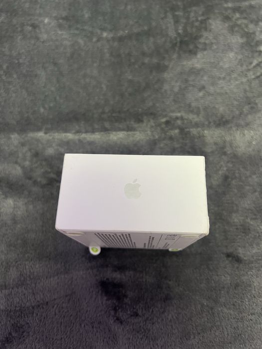 Vând AirPods Pro 3 originale, în stare impecabilă,