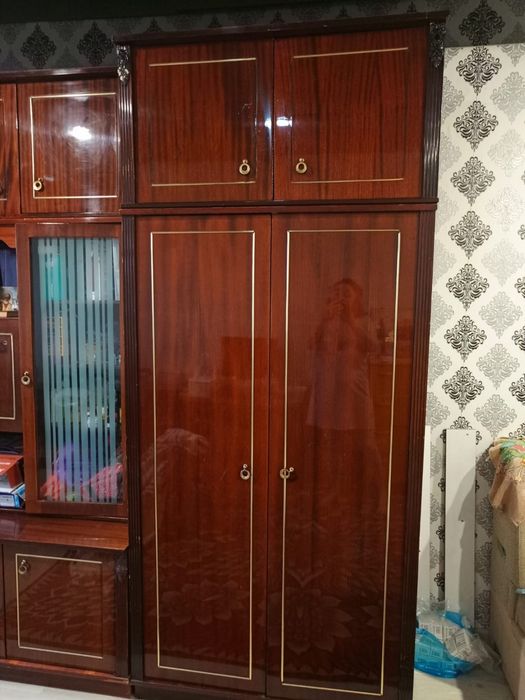 Отдам даром стенку