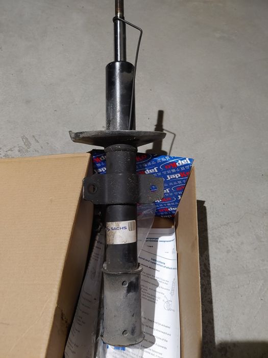 Преден амортисьор SACHS за Дачия дъстър