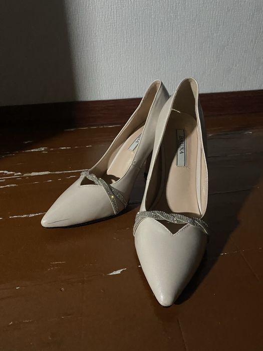 Женские бежевые туфли