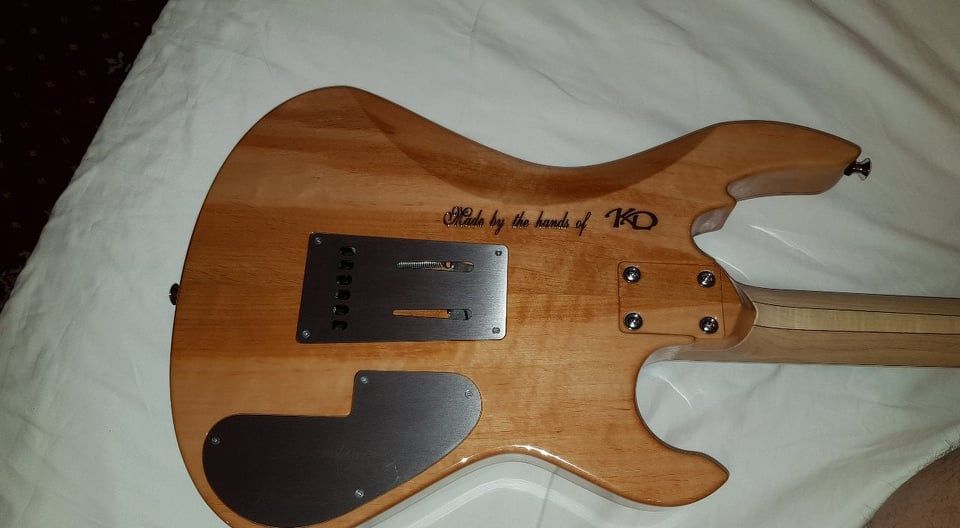 Продавам Лява китара КД