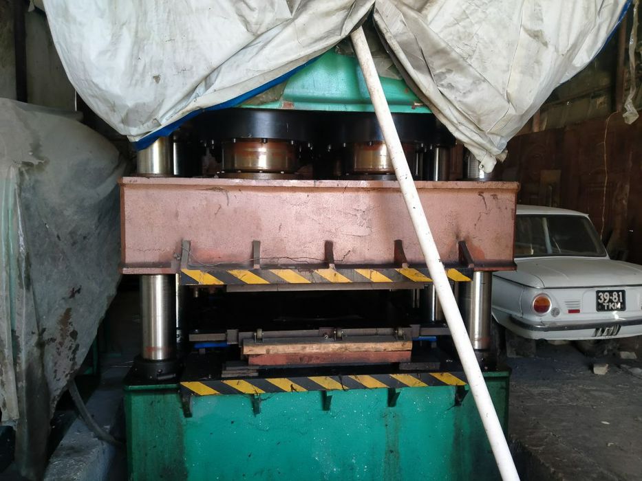 Пресс 2400 тонна