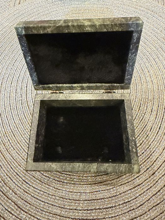 Шкатулка малахитовая