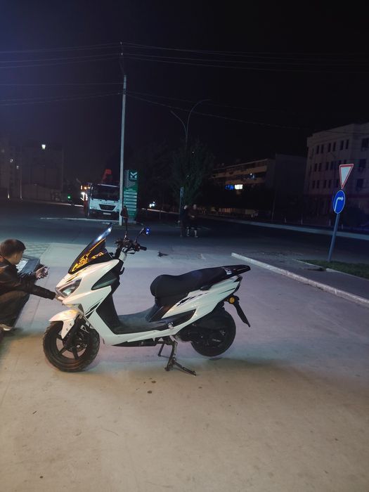 Skuter 180 kub sotiladi