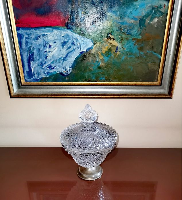 Захарница бонбониера издълбан кристал в/у посребрена метална основа !