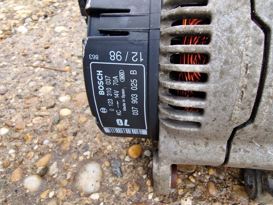 Alternator Volkswagen / Skoda 0123310037