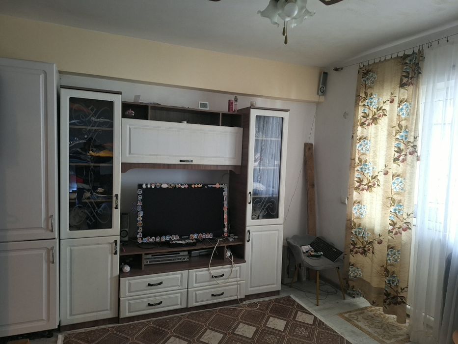 Inchiriez apartament 3 camere