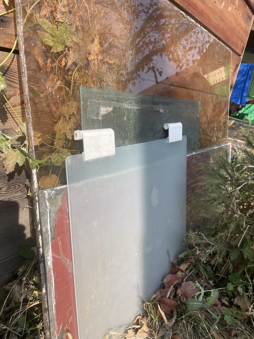 Отдам стекло разное