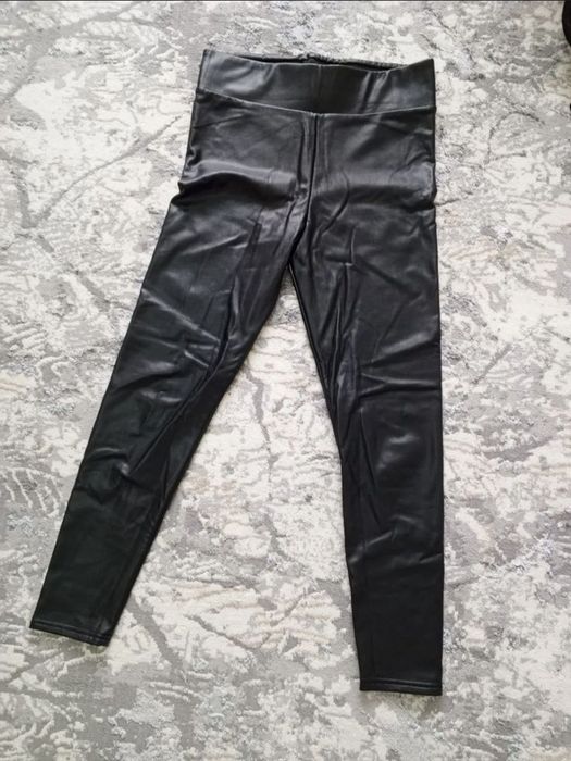 Продаются брюки скинни и лосины

Ч