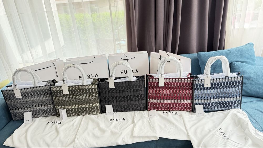FURLA Opportunity в 5 цвята.Нови,100% оригинал, със сериен номер етикети противопрахова торбичка , подаръчен плик FURLA.Всичко ит до