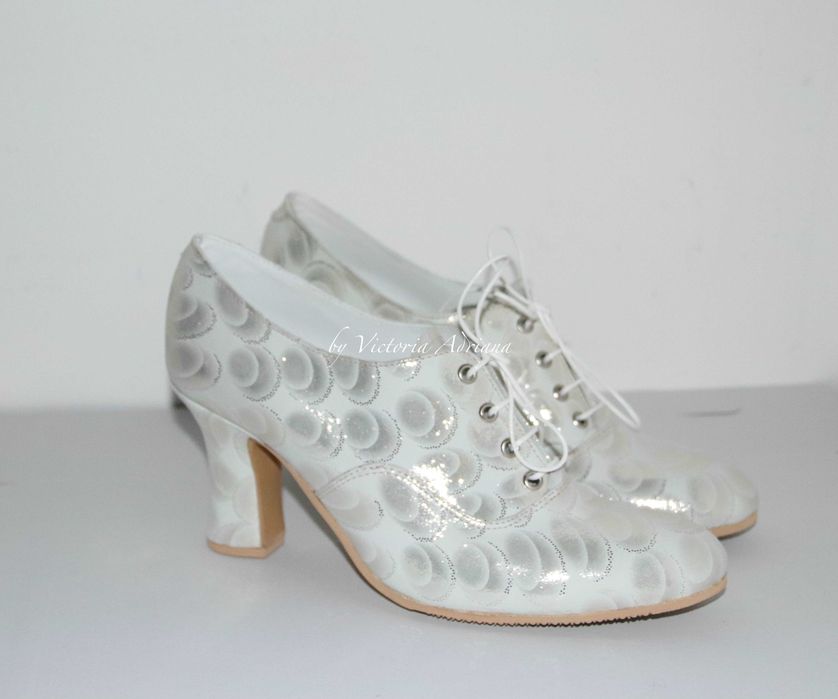 Botine stil Victorian Noi din piele alba Masura 39