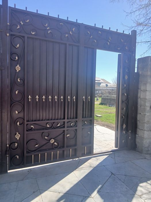 Ворота высокие красивые