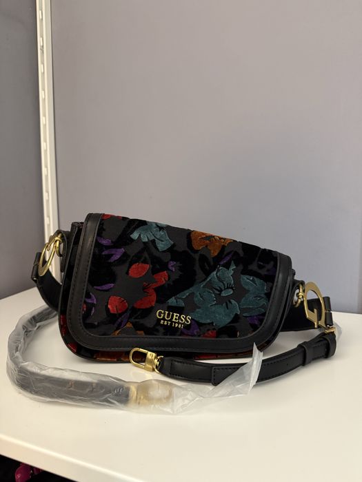 Оригинална чанта Guess