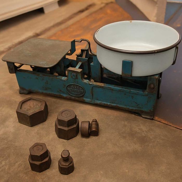 – Balanta veche, cantar cu greutati an 1930 – pentru decor vintage