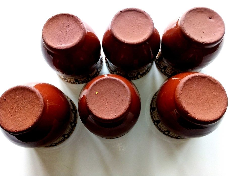 Стари неупотребявани глинени чаши