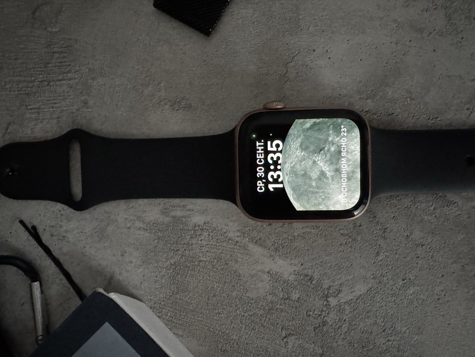 Продам apple watch 4. 44мм в идеальном состоянии