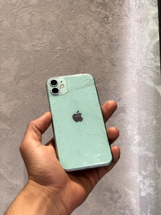Iphone 11.         .