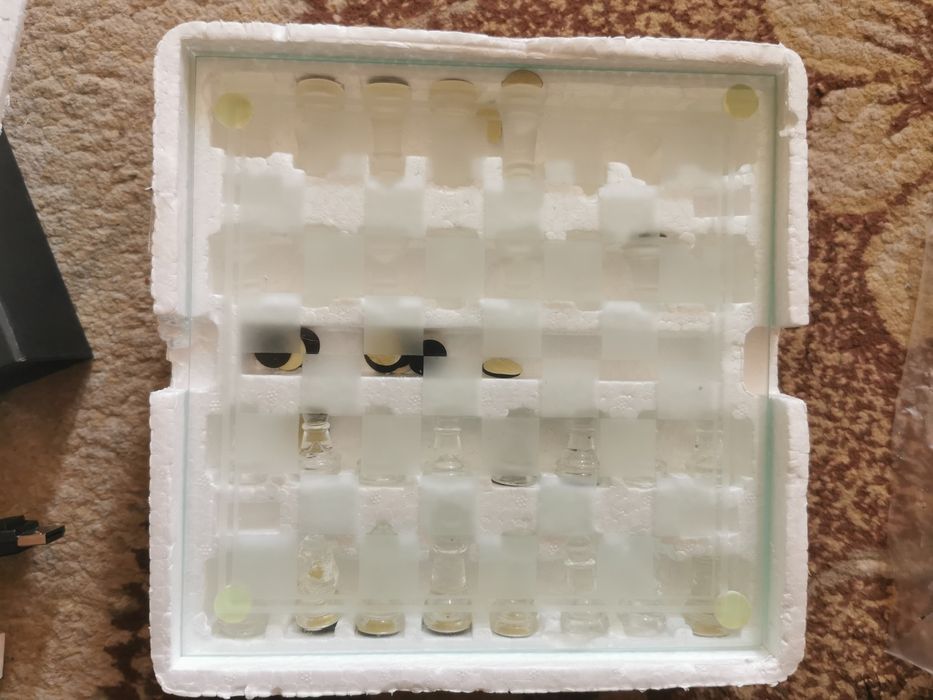 Стъклен шах - нов