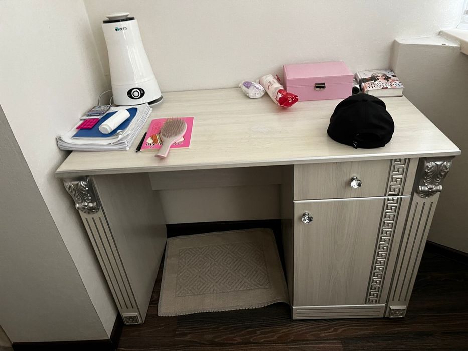 Учебный стол белый