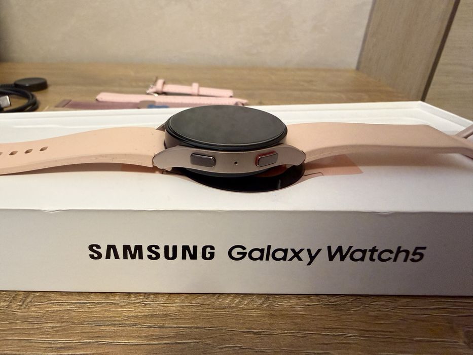 Смарт часовник Samsung galaxy watch 5 40MM R900 PINK GOLD